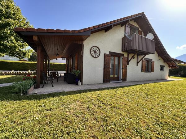 Belle maison individuelle avec jardin, garage et terrasses