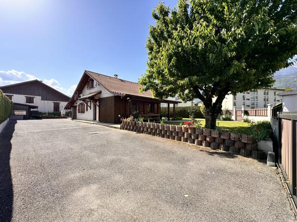 Belle maison individuelle avec jardin, garage et terrasses