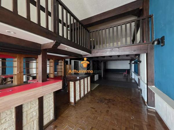 Vente                                                      Local commercial
                        
                     4 pièces                      193 m2                     à Tarbes