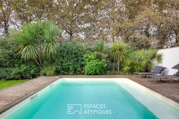 Villa avec piscine entre forêt et océan