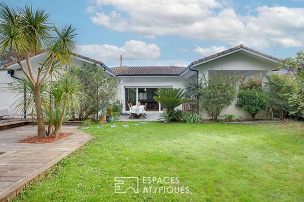 Villa avec piscine entre forêt et océan