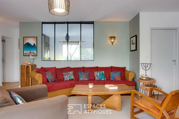 Villa avec piscine entre forêt et océan