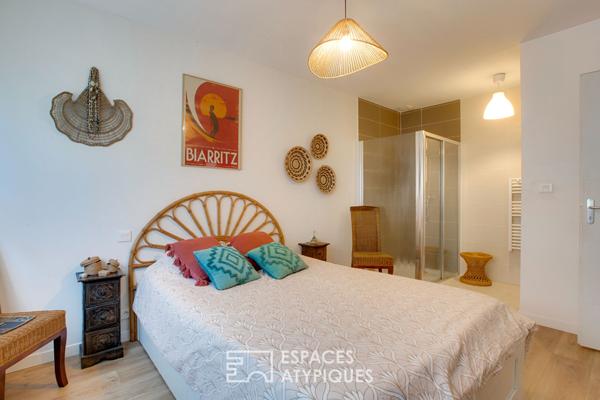 Villa avec piscine entre forêt et océan