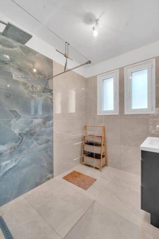 Villa d’Exception avec Vue Panoramique & Dépendance Privative – Viviers-du-Lac