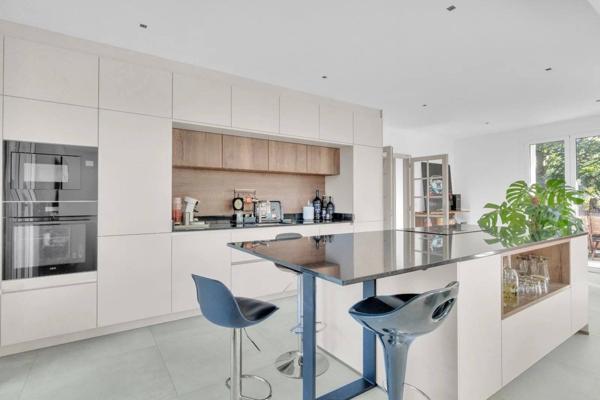 Villa d’Exception avec Vue Panoramique & Dépendance Privative – Viviers-du-Lac