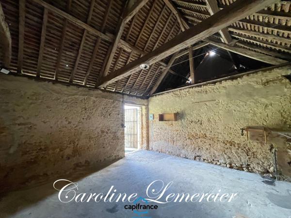 Maison à vendre 4 pièces proche de CONNERRE (72)FERMETTE en campagne isolée de 60 m² habitables 2 chambres avec un potentiel evolutif sur dependances, 1 hectare de terrain avec ruisseau