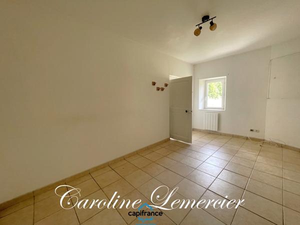 Maison à vendre 4 pièces proche de CONNERRE (72)FERMETTE en campagne isolée de 60 m² habitables 2 chambres avec un potentiel evolutif sur dependances, 1 hectare de terrain avec ruisseau