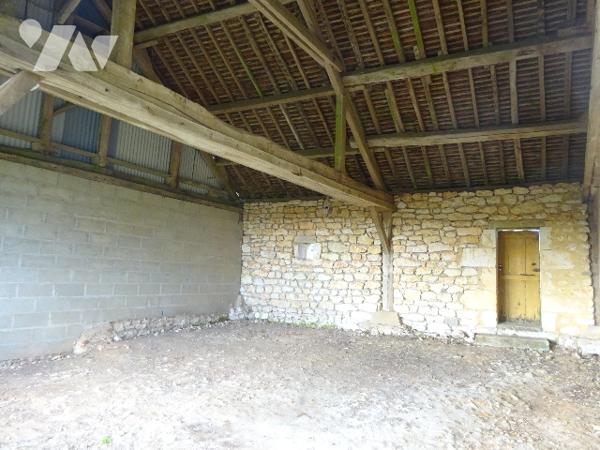 Ancien Corps de ferme à vendre à SAINT AGNAN SUR ERRE