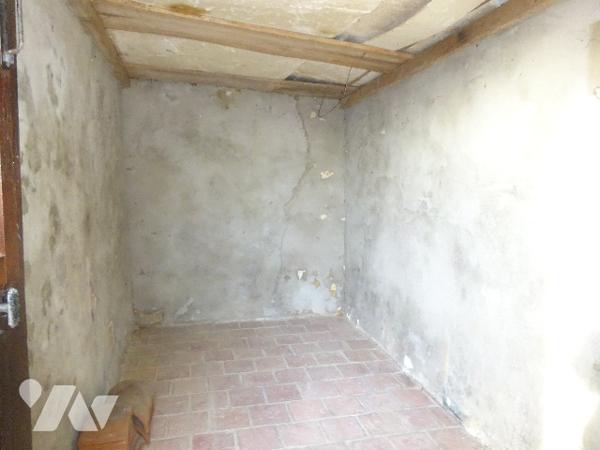 Ancien Corps de ferme à vendre à SAINT AGNAN SUR ERRE