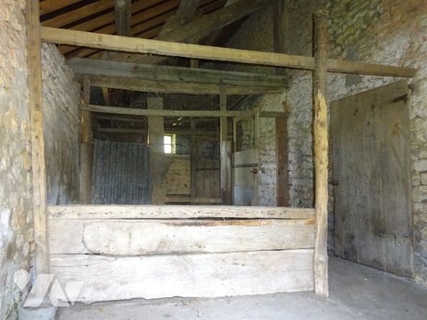 Ancien Corps de ferme à vendre à SAINT AGNAN SUR ERRE