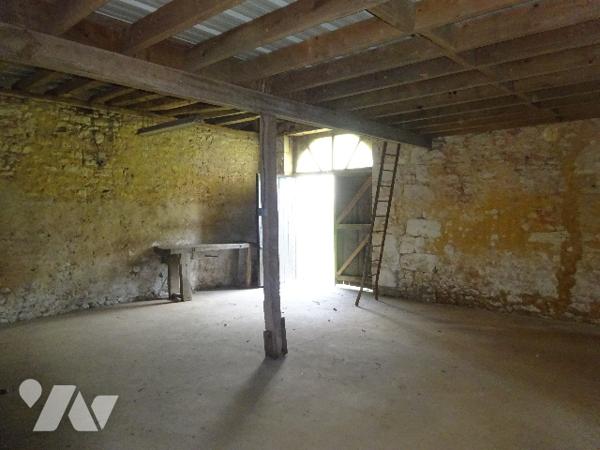 Ancien Corps de ferme à vendre à SAINT AGNAN SUR ERRE