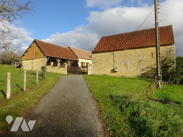 Ancien Corps de ferme à vendre à SAINT AGNAN SUR ERRE