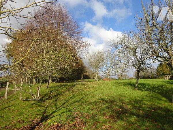 Ancien Corps de ferme à vendre à SAINT AGNAN SUR ERRE