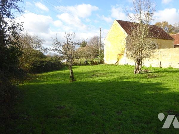 Ancien Corps de ferme à vendre à SAINT AGNAN SUR ERRE