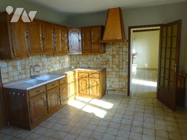 Ancien Corps de ferme à vendre à SAINT AGNAN SUR ERRE