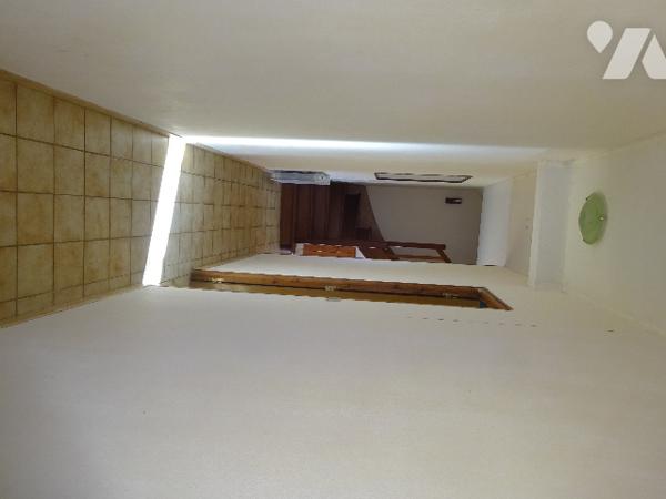 Ancien Corps de ferme à vendre à SAINT AGNAN SUR ERRE