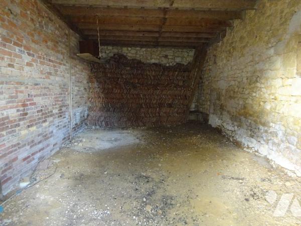 Ancien Corps de ferme à vendre à SAINT AGNAN SUR ERRE