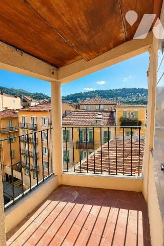 PLACE DU PIN – 2 PIÈCES 35 M² – DERNIER ÉTAGE – TERRASSE – VUE DÉGAGÉE