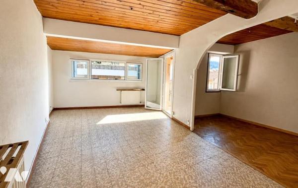 PLACE DU PIN – 2 PIÈCES 35 M² – DERNIER ÉTAGE – TERRASSE – VUE DÉGAGÉE