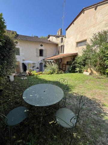 Maison Bourdeilles 165 m2 avec jardin et dépendance