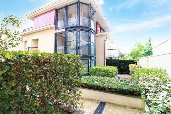 Très bel appartement - Matériaux et prestations de qualité - Immeuble Franco Suisse