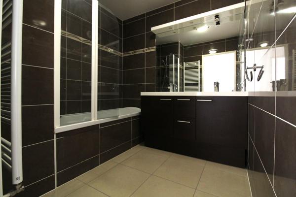 Très bel appartement - Matériaux et prestations de qualité - Immeuble Franco Suisse