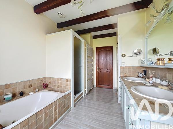 Maison à vendre 6 pièces 220 m² Marans