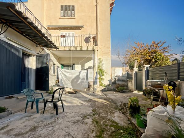À Vendre T2 65M2 clés en main et 300M2 d'extérieur le village des caillols 13012