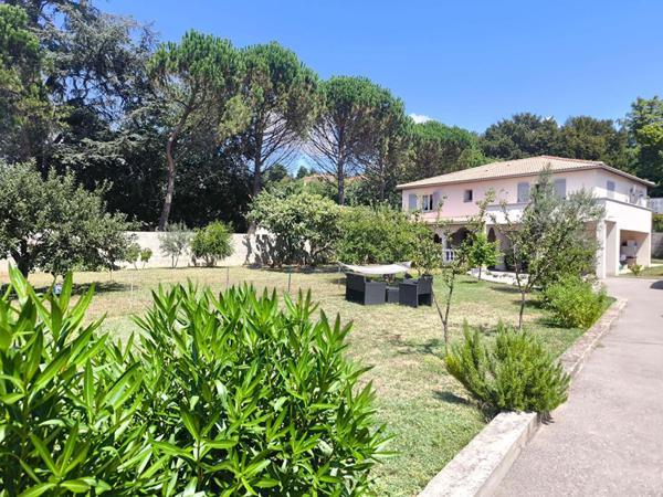 Roussillon - Belle maison individuelle  - terrain constructible
