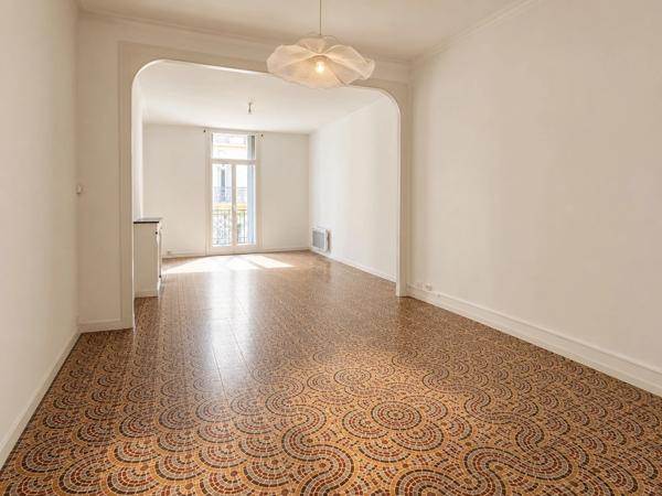 Appartement T2 85 m² avec terrasse Champ de Mars Béziers charme de l'ancien