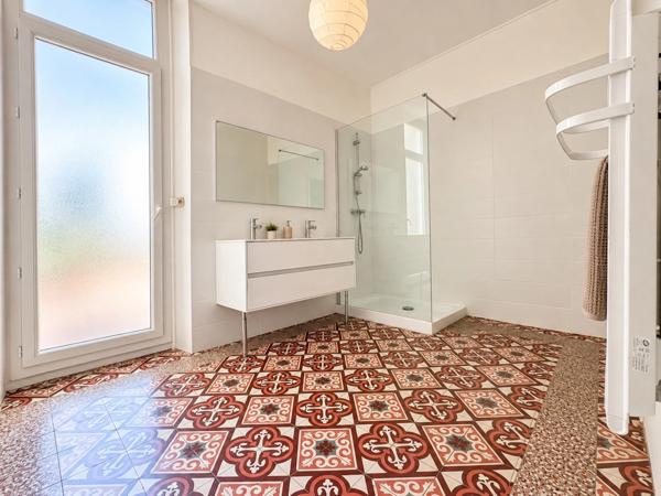 Appartement T2 85 m² avec terrasse Champ de Mars Béziers charme de l'ancien