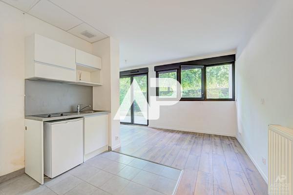 Appartement Rueil Malmaison 1 pièce(s) 28.48 m² €200 000 ** - Référence 19921