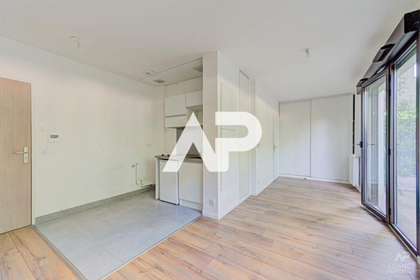 Appartement Rueil Malmaison 1 pièce(s) 28.48 m² €200 000 ** - Référence 19921