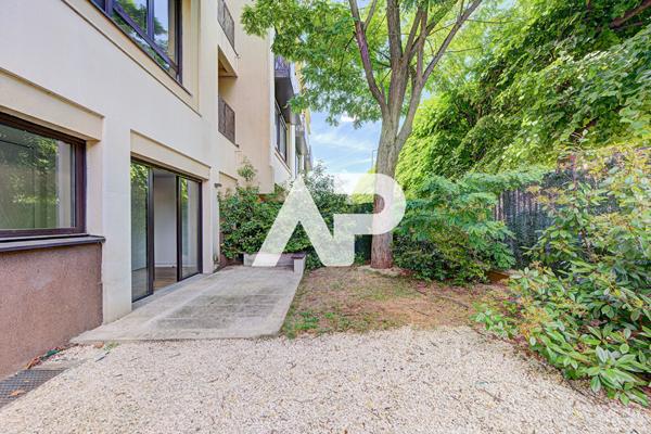 Appartement Rueil Malmaison 1 pièce(s) 28.48 m² €200 000 ** - Référence 19921