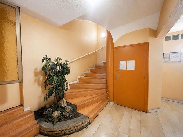Pau CARNOT : Appartement traversant T3 avec balcon