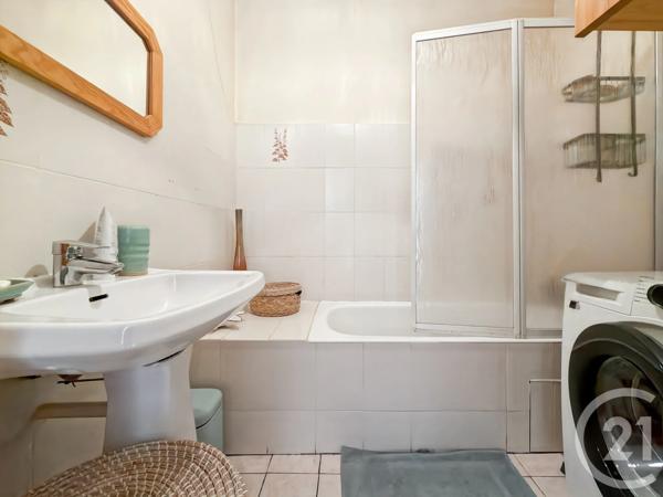 Appartement T3 à vendre  3 pièces - 72,42 m 2   L ILE ROUSSE  - 202