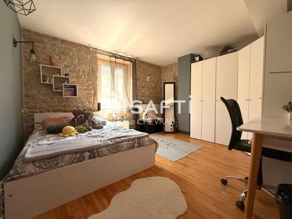 Maison, grand séjour, quatre chambres