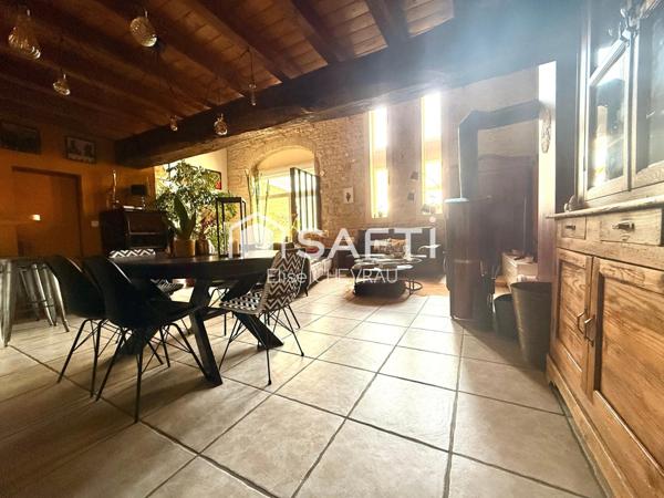 Maison, grand séjour, quatre chambres