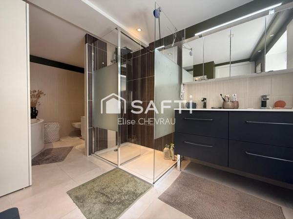 Maison, grand séjour, quatre chambres