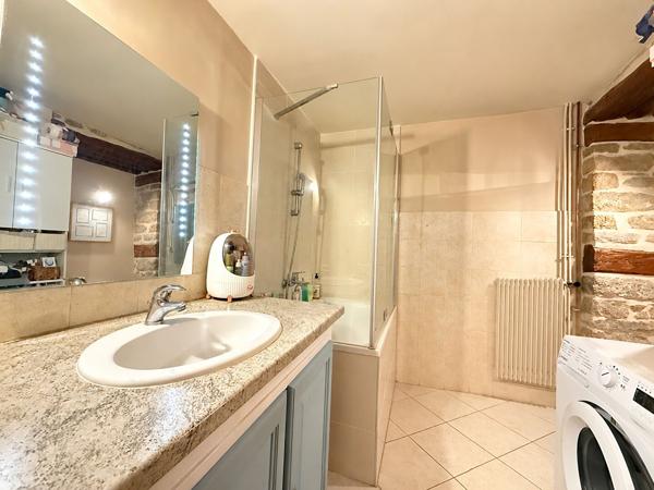Appartement Lons-Le-Saunier 5 pièces / 4 chambres / 130.01 m² (141 au sol)