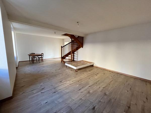 Immeuble de rapport en coeur de village: local commercial + 2 logements