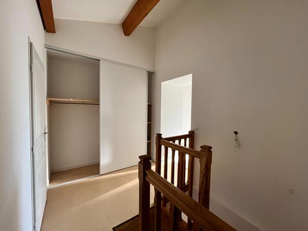 Immeuble de rapport en coeur de village: local commercial + 2 logements