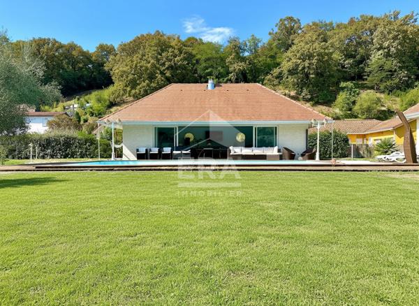 PAU - BIZANOS : Maison de prestige de plus de 170m2, avec grand jardin, piscine, dépendances