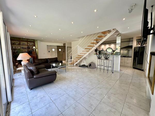 PAU - BIZANOS : Maison de prestige de plus de 170m2, avec grand jardin, piscine, dépendances