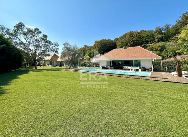 PAU - BIZANOS : Maison de prestige de plus de 170m2, avec grand jardin, piscine, dépendances