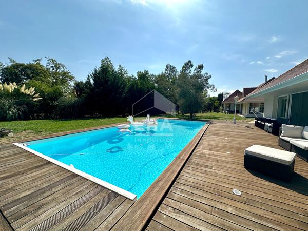 PAU - BIZANOS : Maison de prestige de plus de 170m2, avec grand jardin, piscine, dépendances