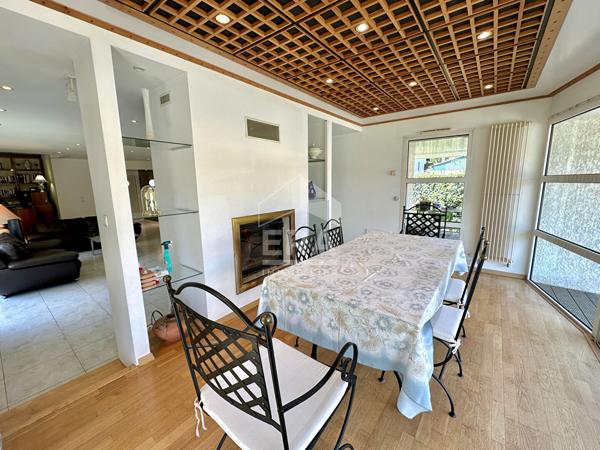 PAU - BIZANOS : Maison de prestige de plus de 170m2, avec grand jardin, piscine, dépendances