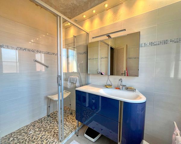 ROYAN - À seulement 800 m du marché, spacieuse maison familiale de 171 m² Royan