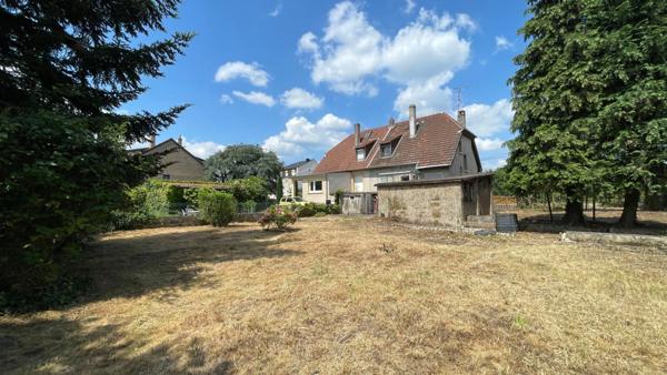 Maison familiale 5 pièces avec dépendances et beau terrain – Avenue des Nations