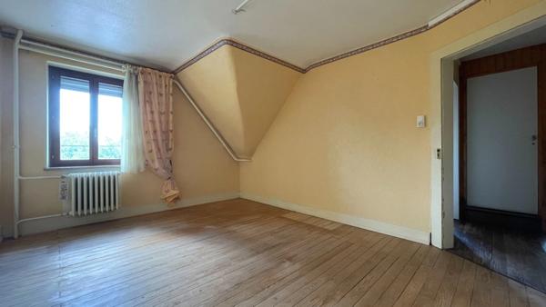 Maison familiale 5 pièces avec dépendances et beau terrain – Avenue des Nations